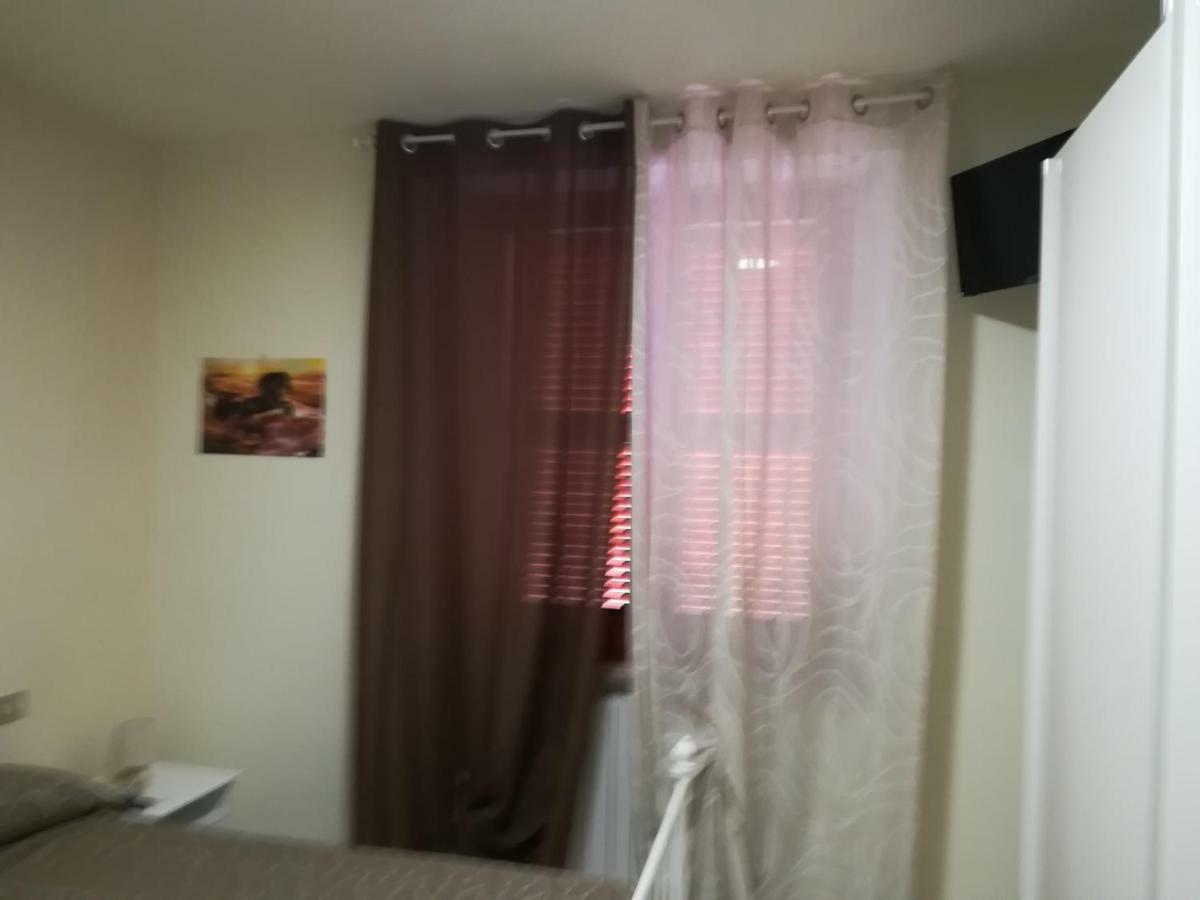 Affittacamere Lo Scoiattolo Di Mannocchi Lorella Porto SantʼElpidio エクステリア 写真